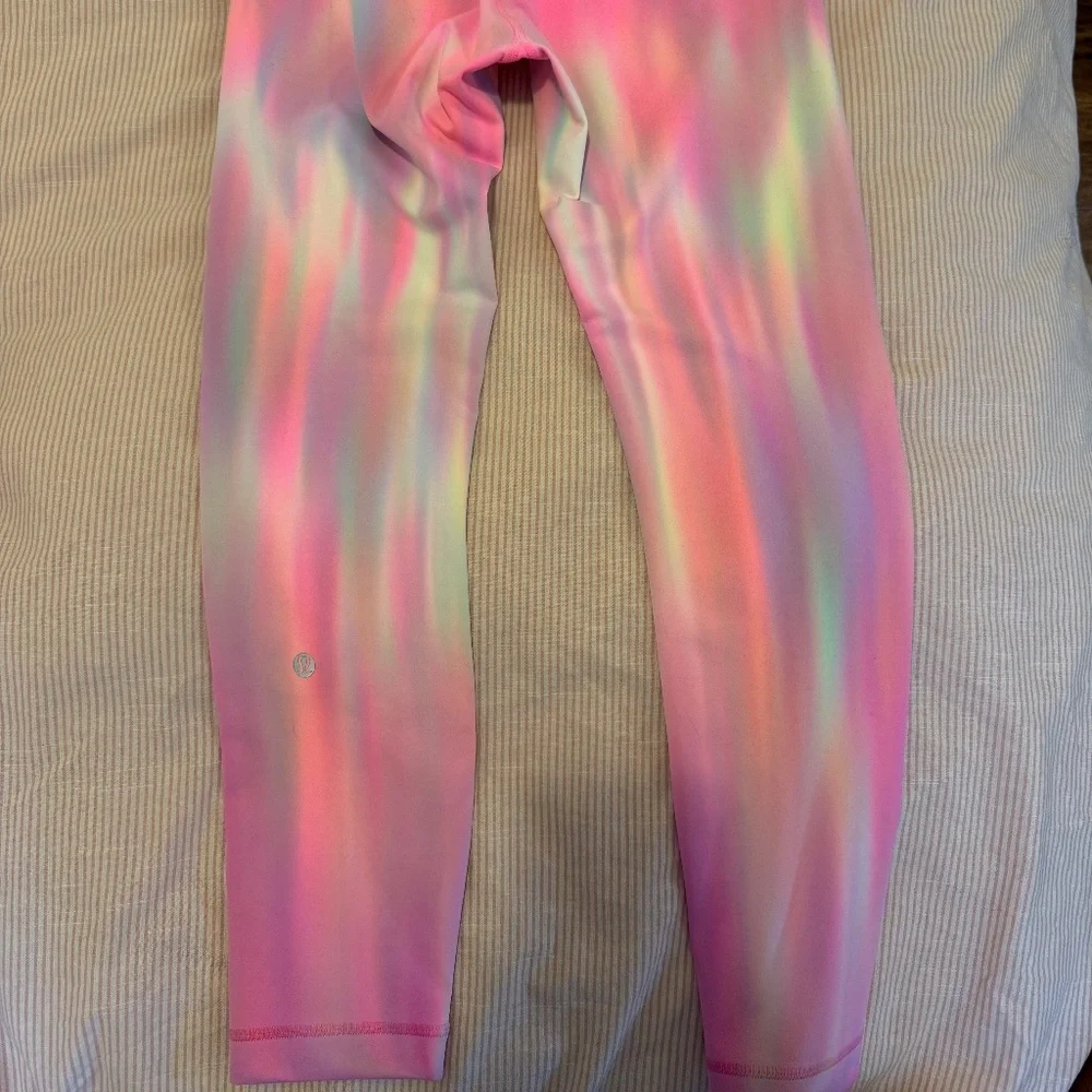 Psychedelic wash multi wunder train tights lululemon size 8 NWT! - Picture 4 of 5